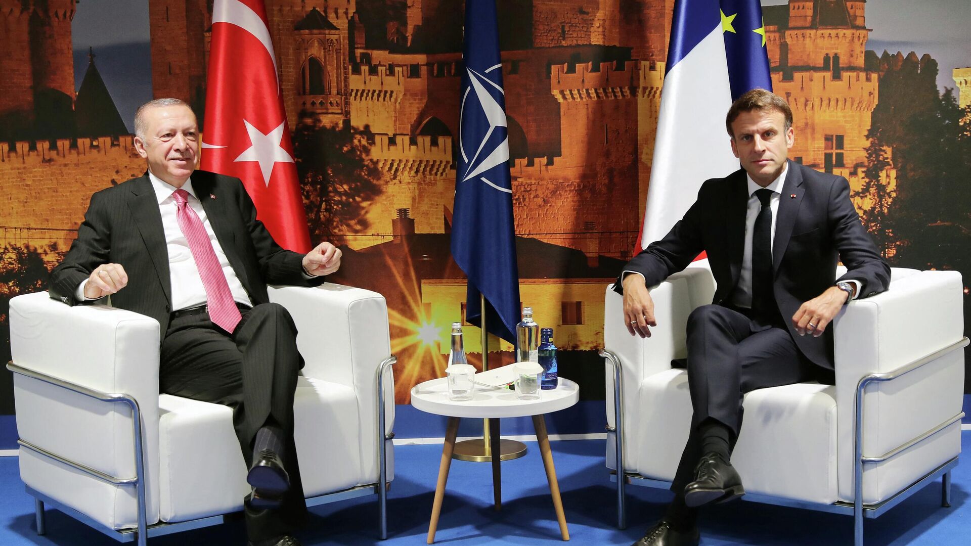 ماكرون وأردوغان خلال قمة الناتو في مدريد - سبوتنيك عربي, 1920, 29.06.2022