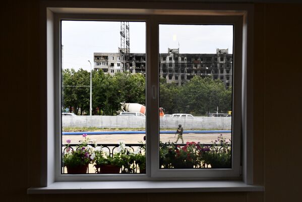 منظر من نافذة أحد منازل المنطقة السكنية الجديدة في ماريوبول، 30 يونيو 2022 - سبوتنيك عربي