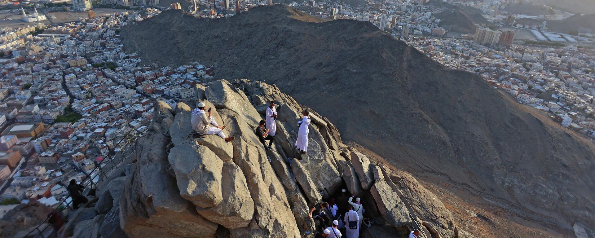 الحجاج على جبل النور، في مدينة مكة المكرمة في المملكة العربية السعودية في 5 يوليو 2022 - سبوتنيك عربي, 1920, 19.07.2022