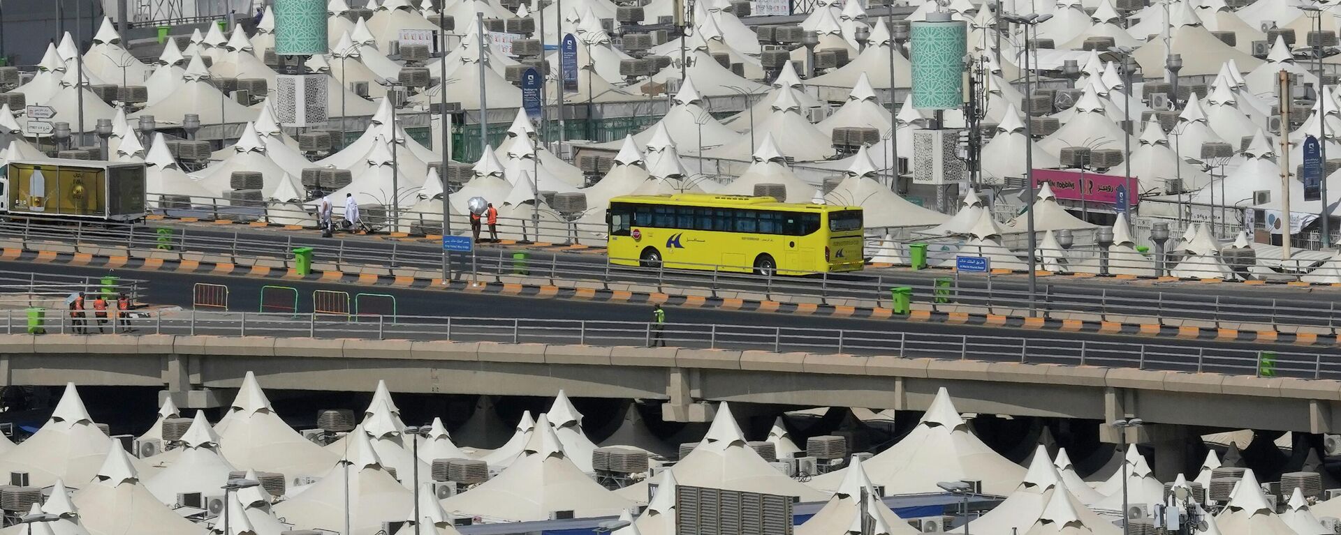 حافلة تنقل الحجاج في مدينة مكة المكرمة في المملكة العربية السعودية في 7 يوليو 2022 - سبوتنيك عربي, 1920, 22.06.2023