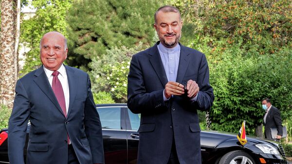 وزير الخارجية الإيراني حسين أمير عبد اللهيان، مع وزير خارجية العراق فؤاد حسين في طهران - سبوتنيك عربي