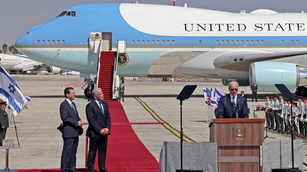 الرئيس الأمريكي جو بادين يلقي كلمة أمام الصحفيين في مطار بن غوريون في إسرائيل، 13 يوليو 2022 - سبوتنيك عربي