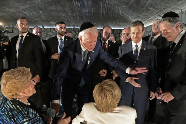 الرئيس الأمريكي جو بايدن خلال زيارته إلى إسرائيل 13 يوليو 2022 - سبوتنيك عربي