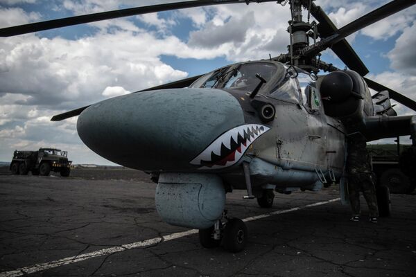 المروحية الهجومية كا-52 (التمساح) في مطار ميداني في منطقة العملية العسكرية الخاصة في أوكرانيا - سبوتنيك عربي