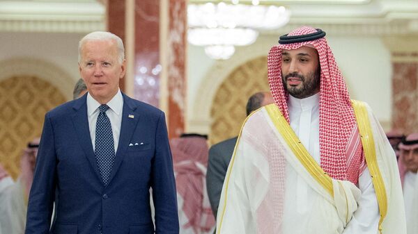 ولي العهد السعودي، الأمير محمد بن سلمان، يستقبل الرئيس الأمريكي، جو بايدن، في قصر السلام، جدة، السعودية، 15 يوليو/ تموز 2022 - سبوتنيك عربي