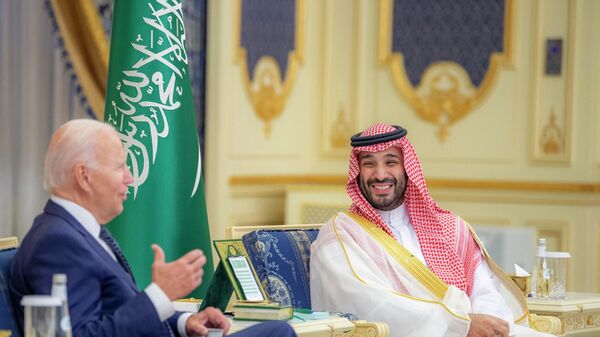 الرئيس الأمريكي جو بايدن مع ولي العهد السعودي محمد بن سلمان في جدة الجمعة 15 يوليو 2022 - سبوتنيك عربي