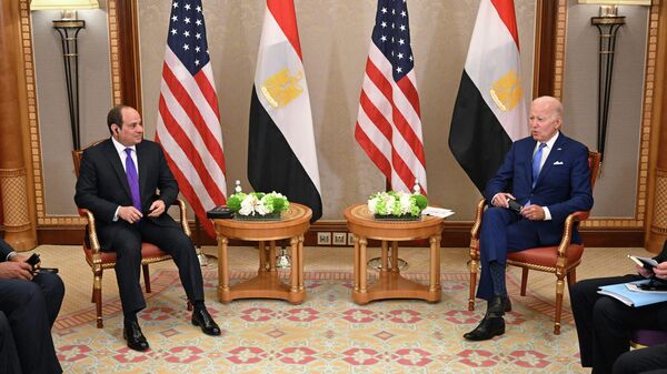الرئيس الأمريكي جو بايدن مع الرئيس المصري عبد الفتاح السيسي في مدينة جدة السعودية، اليوم السبت، 16 يوليو/ تموز 2022 - سبوتنيك عربي