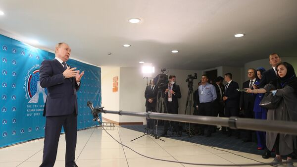 الرئيس الروسي فلاديمير بوتين خلال مؤتمر صحفي في ختام القمة الثلاثية المنعقدة في طهران الثلاثاء 19 يوليو 2022 - سبوتنيك عربي