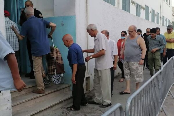 انطلاق عملية الاستفتاء على الدستور الجديد في تونس - سبوتنيك عربي
