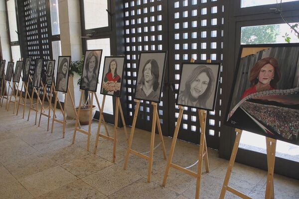 معرض على مسافة قريبة لتخليد ذكرى الصحفية شيرين أبو عاقلة - سبوتنيك عربي