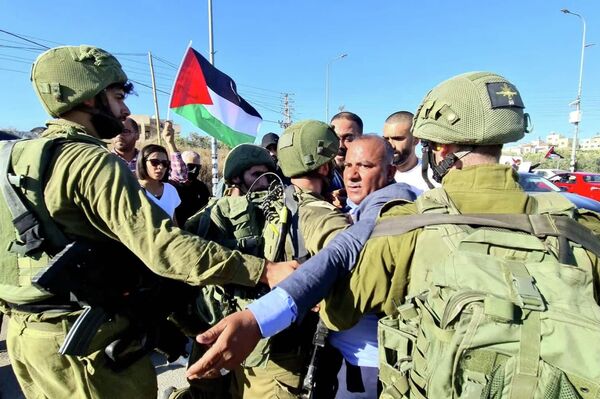 الجيش الإسرائيلي يقمع فعالية ضد الاستيطان في قرية حارس شمالي الضفة الغربية - سبوتنيك عربي