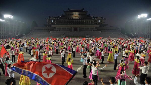 الاحتفال بالذكرى الـ 69 للانتصار في الحرب الكورية في ساحة كيم إيل سونغ في بيونغ يانغ، كوريا الشمالية 27 يوليو 2022 - سبوتنيك عربي