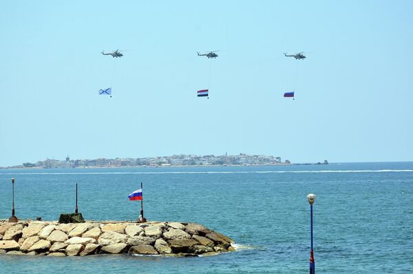 البحرية الروسية تحتفل في طرطوس بمشاركة سفن من أساطيل الأسود والهادي والشمال - سبوتنيك عربي