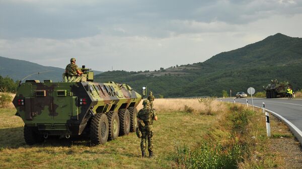 مركبات عسكرية ومدرعات صربية بالقرب من الخط الإداري بين وسط صربيا وشمال كوسوفو وميتوهيا
 - سبوتنيك عربي