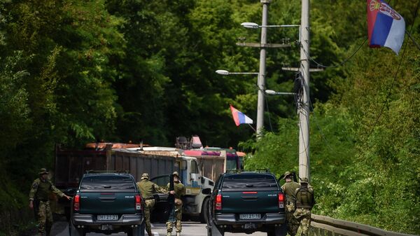 جنود الناتو بالقرب من متاريس بالقرب من بلدة زوبين بوتوك، الحدود بين صربيا وجمهورية كوسوفو 1 أغسطس 2022. - سبوتنيك عربي