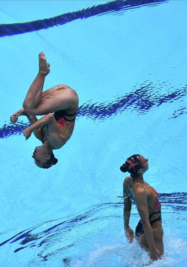 المنتخب الصربي في منافسات جماعية في السباحة المتزامنة للسيدات لكأس الصداقة في قازان. - سبوتنيك عربي