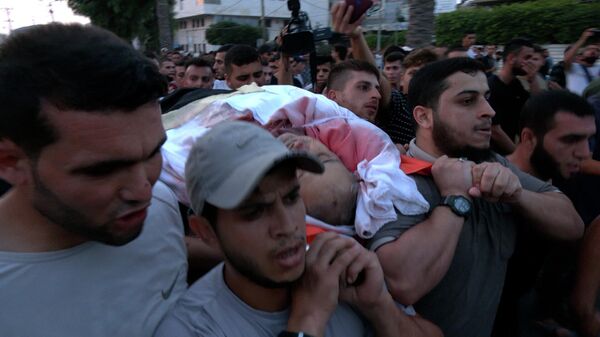 تشييع جثامين 4 فلسطينيين قتلوا بقصف إسرائيلي على قطاع غزة  - سبوتنيك عربي