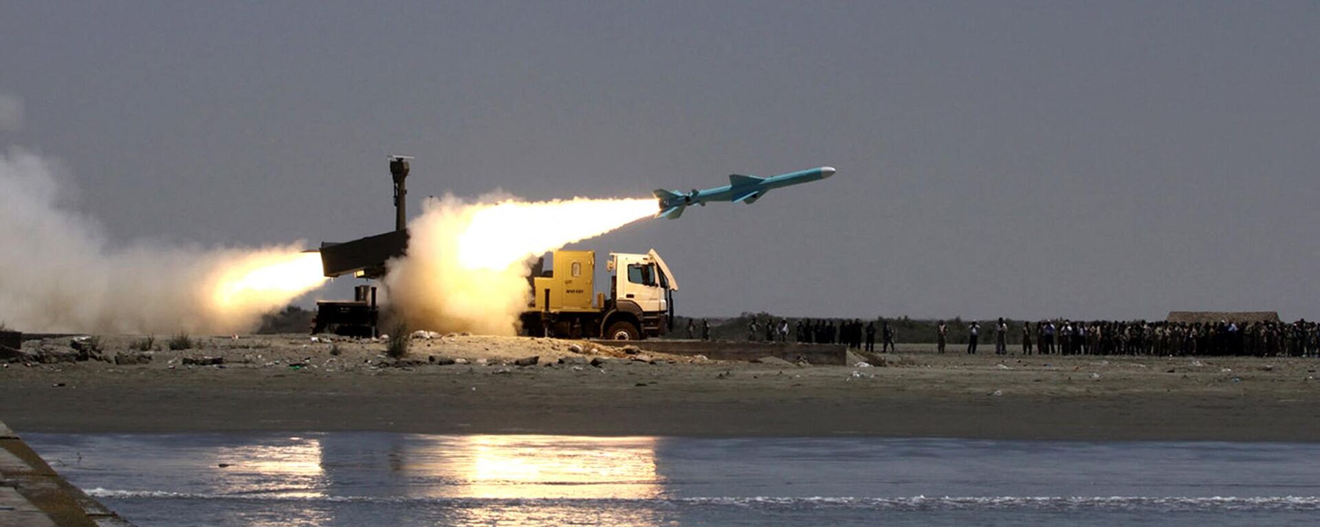 إطلاق صاروخ تابع لبحرية الجيش الإيراني  - سبوتنيك عربي, 1920, 24.11.2022