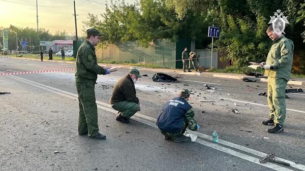 لجنة التحقيق الروسية في مكان انفجار سيارة ابنة الفيلسوف دوغين - سبوتنيك عربي