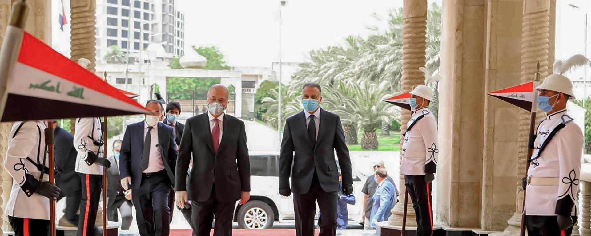 الرئيس العراقي برهم صالح مع رئيس الوزراء العراقي مصطفى الكاظمي، في قصر السلام في بغداد - سبوتنيك عربي, 1920, 11.09.2022