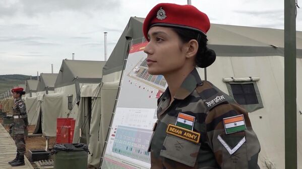 جنود مشاركون من الهند خلال الاستعدادات لمناورة مركز القيادة الاستراتيجية فوستوك 2022 في روسيا، 30 أغسطس 2022 - سبوتنيك عربي