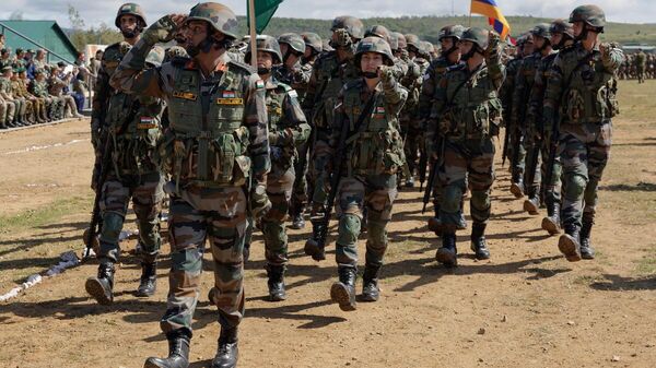 الجنود المشاركون من الهند في مراسم افتتاح التدريبات الإستراتيجية للقيادة والأركان فوستوك 2022 في روسيا، 31 أغسطس 2022 - سبوتنيك عربي