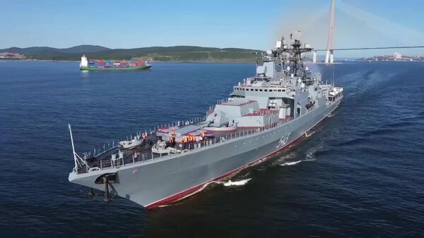 السفن الحربية لأسطول المحيط الهادئ أثناء الانتشار كجزء من تمارين القيادة والأركان الإستراتيجية فوستوك 2022 في خليج القرن الذهبي، روسيا 1 سبتمبر 2022 - سبوتنيك عربي