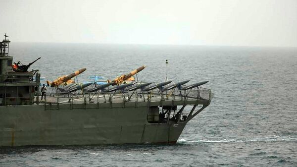 البحرية الإيرانية - سفن حربية إيرانية تواجه سفنا أمريكية - سبوتنيك عربي