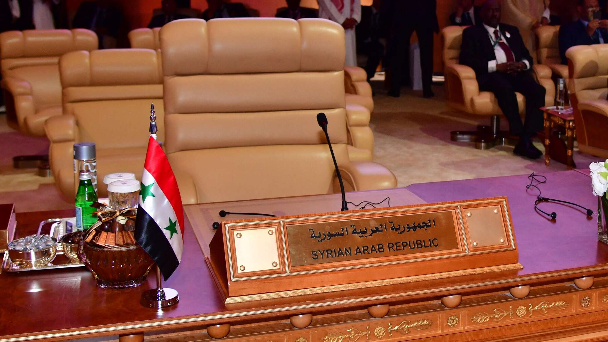 وزير يمني سابق يكشف لـ"سبوتنيك" سبب طلب سوريا من "أنصار الله" إخلاء السفارة