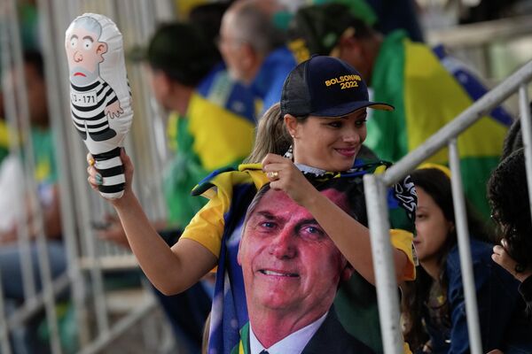 أحد أنصار الرئيس البرازيلي جايير بولسونارو يشارك في الاحتفالات بمناسبة الذكرى المئوية الثانية لاستقلال البرازيل، في شارع باوليستا ، في ساو باولو، البرازيل، في 7 سبتمبر 2022. - سبوتنيك عربي