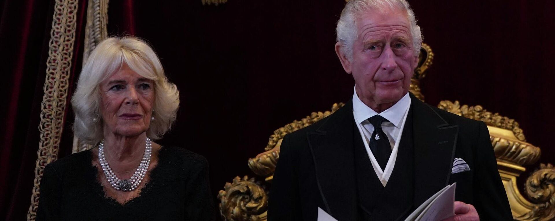 الملك تشارلز الثالث وكاميلا ، قرينة الملكة أثناء مجلس الانضمام في قصر سانت جيمس، لندن، إنجلترا 10 سبتمبر 2022، حيث تم إعلان الملك تشارلز الثالث ملكًا رسميًا. - سبوتنيك عربي, 1920, 09.11.2022