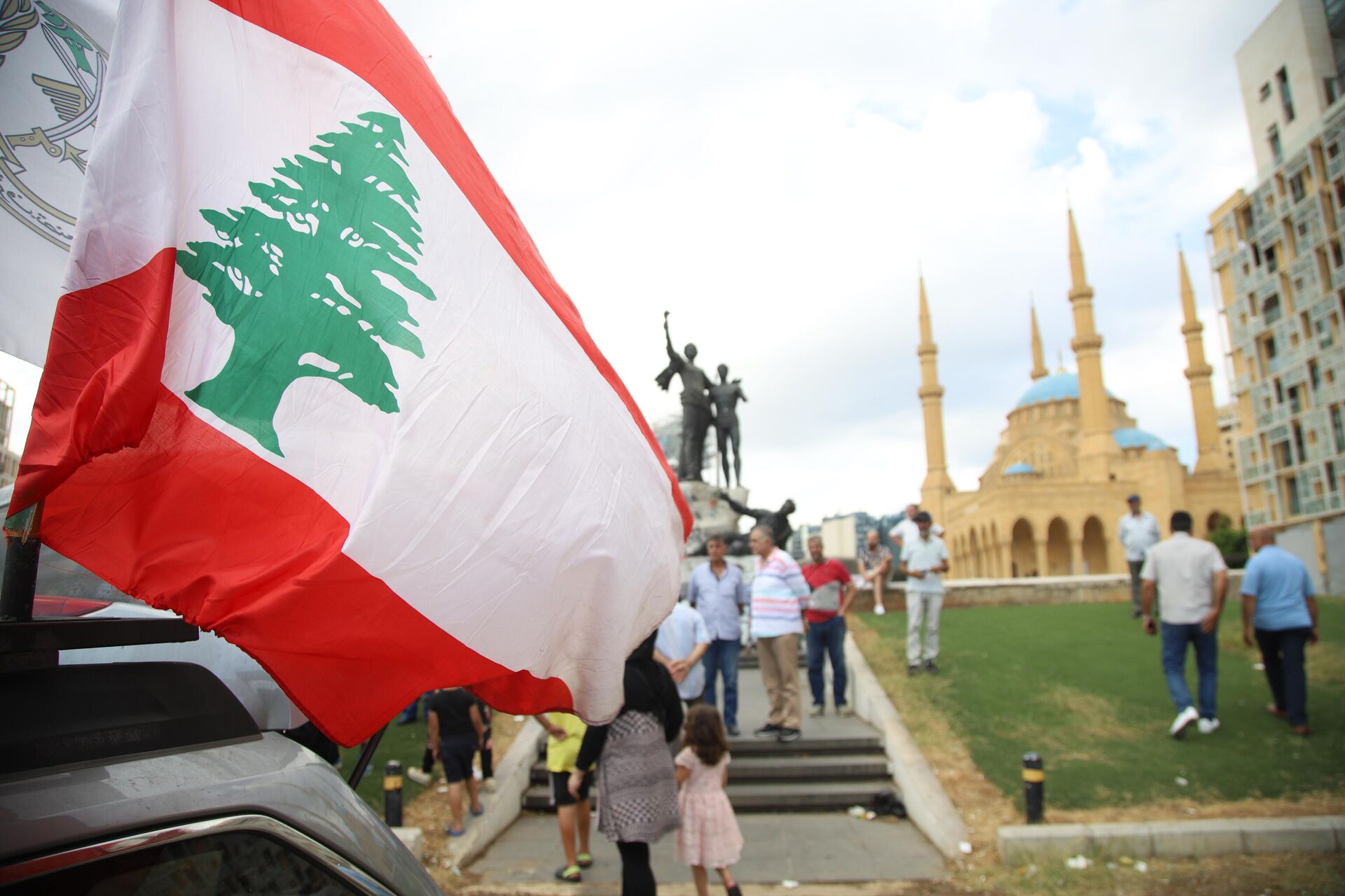 العسكريون المتقاعدون يتظاهرون أمام البرلمان اللبناني رفضا لإقرار الموازنة - سبوتنيك عربي, 1920, 29.09.2022