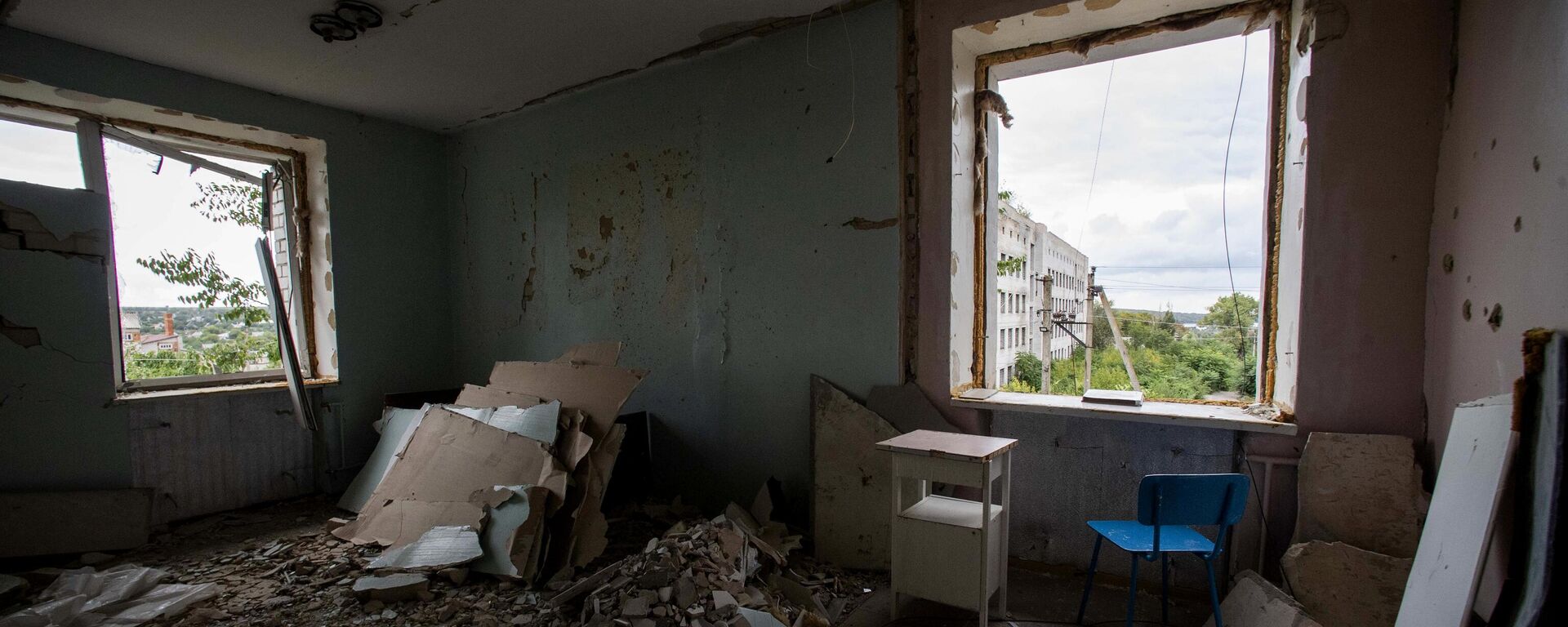 تضرر مبنى سكني نتيجة قصف القوات المسلحة الأوكرانية في مدينة فاسيليفكا بمنطقة زابوروجيه، 14 سبتمبر 2022 - سبوتنيك عربي, 1920, 02.06.2023