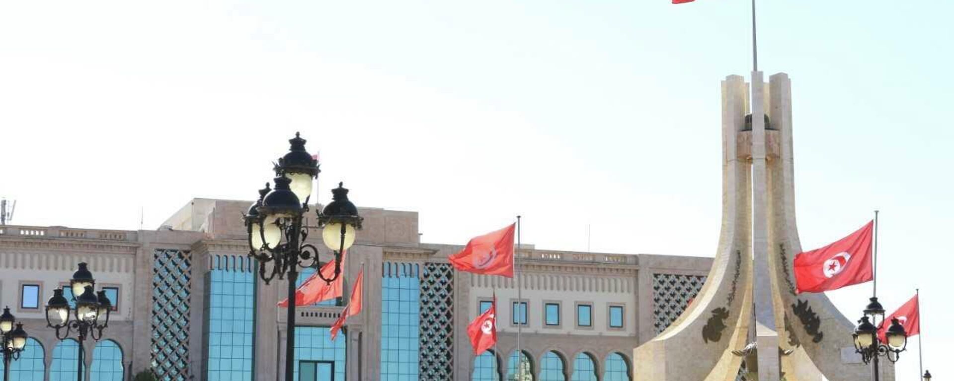 علم تونس يرفرف فوق أحد المباني في العاصمة - سبوتنيك عربي, 1920, 24.03.2023
