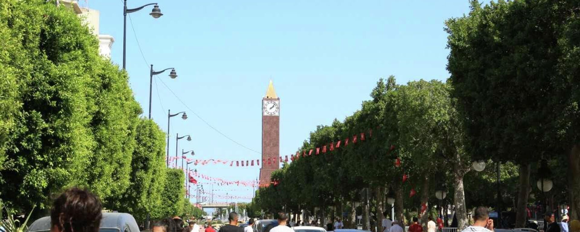 مواطنون في شوارع العاصمة تونس - سبوتنيك عربي, 1920, 29.11.2022