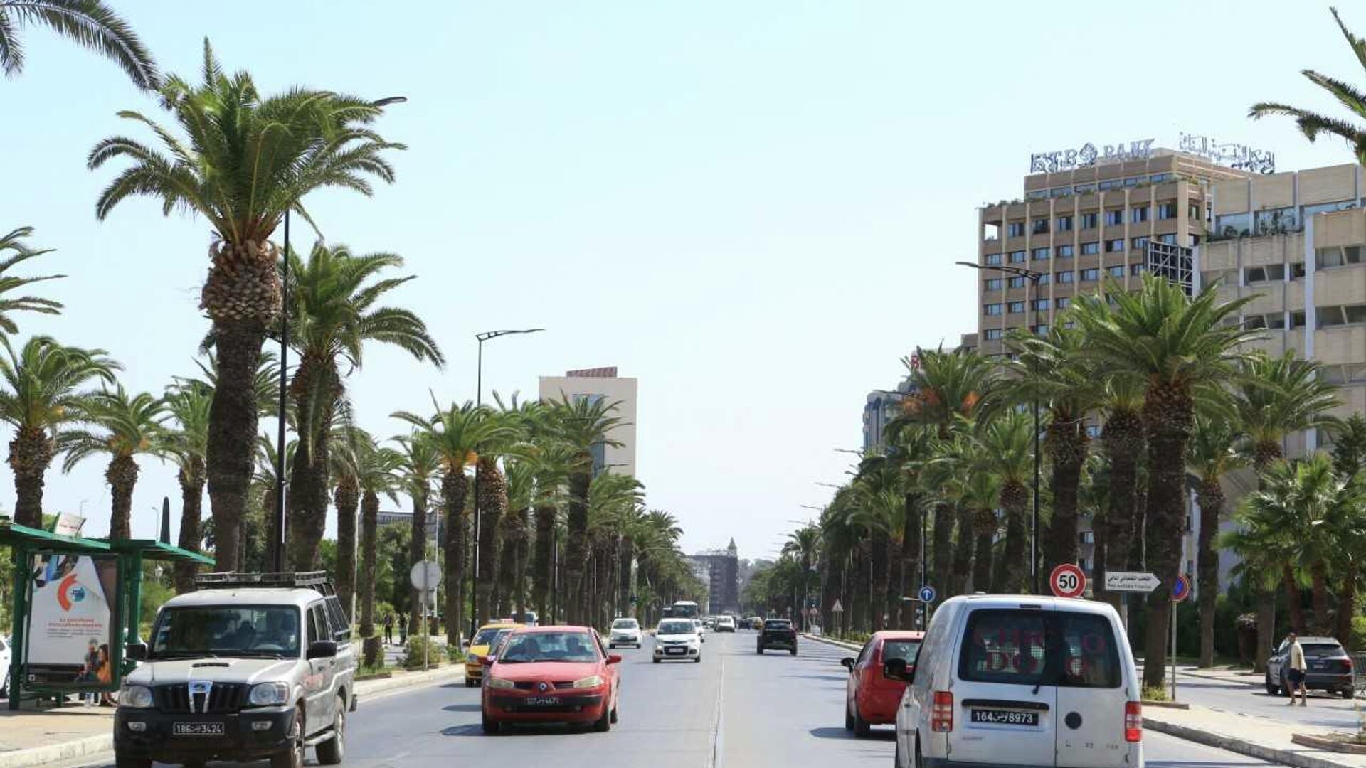 أحد الطرق الرئيسية في العاصمة تونس - سبوتنيك عربي, 1920, 27.12.2022