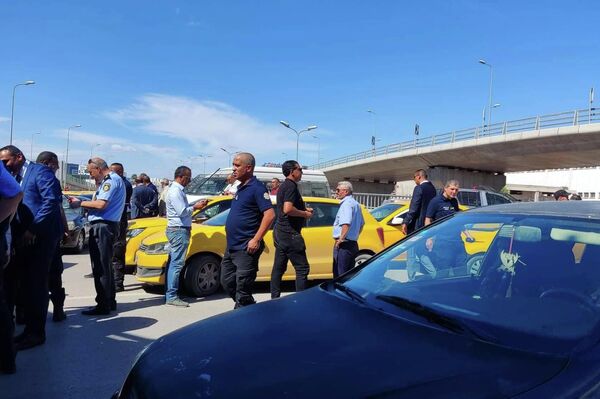 إضراب سائقي سيارات الأجرة في تونس احتجاجا على رفع أسعار المحروقات - سبوتنيك عربي