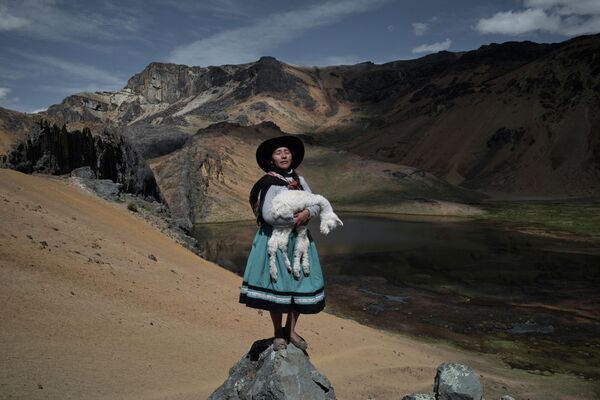 صورة بعنوان ألباكيروس، للمصور أليساندرو تشينكفي، من بيرو. كوكبي، سلسلة صور، التي نالت المركز الأول في مسابقة أندريه ستينين للتصوير الصحفي الدولي - سبوتنيك عربي