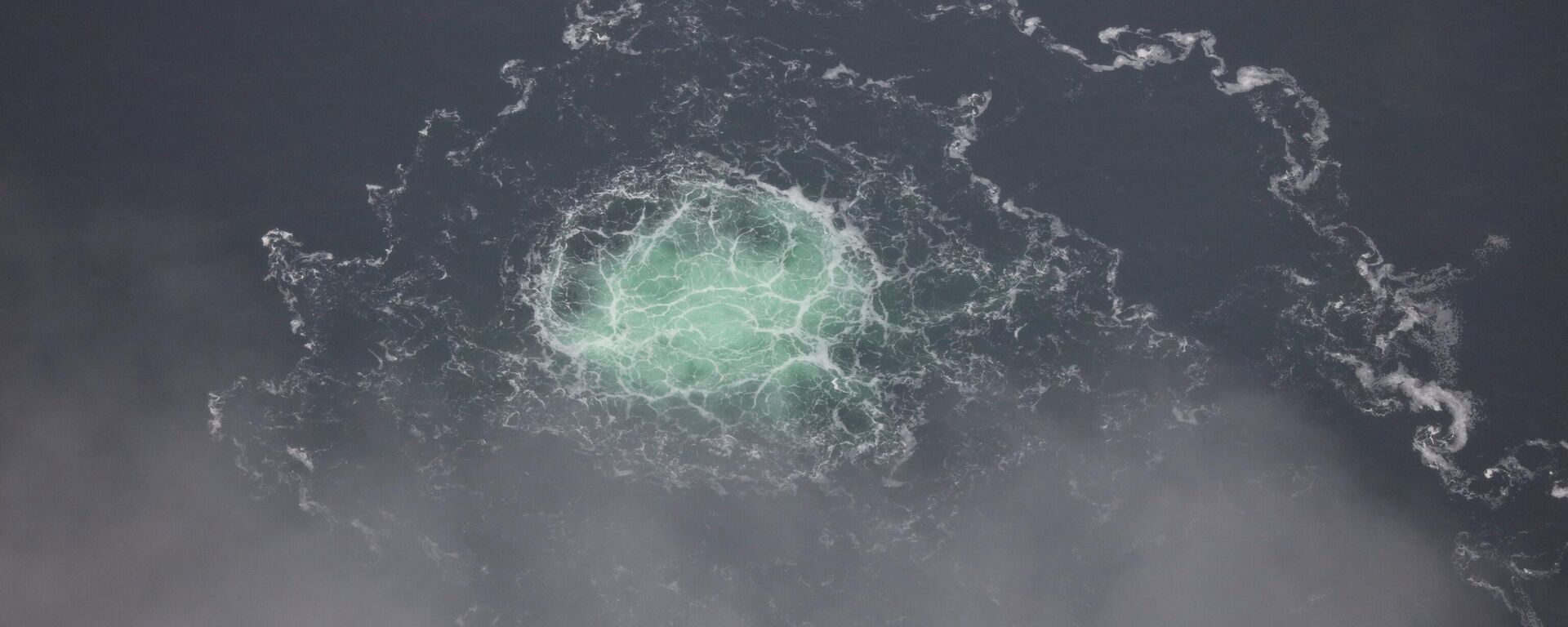 في هذه الصورة التي قدمها خفر السواحل السويدي، تسرب الغاز في بحر البلطيق من نورد ستريم تم تصويره من طائرة خفر السواحل يوم 28 سبتمبر 2022 - سبوتنيك عربي, 1920, 02.10.2022
