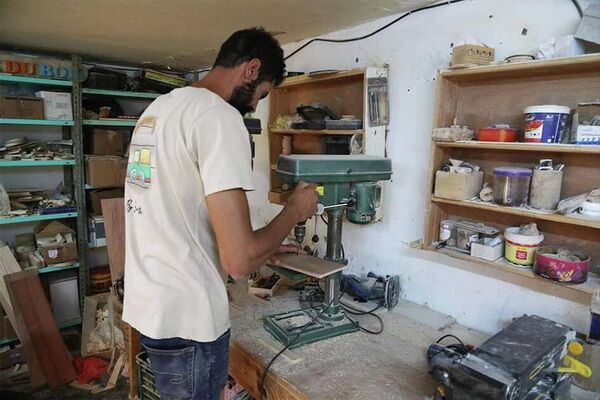 شاب تونسي يبدع في تحويل الخشب إلى ألعاب أطفال - سبوتنيك عربي