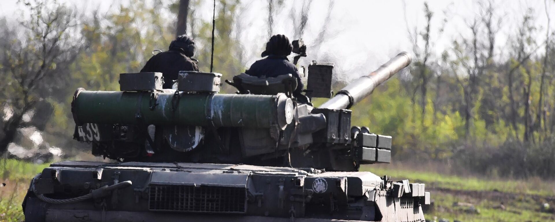يتم إرسال دبابة تي-80 لإطلاق النار الحي في مواقع القوات المسلحة لأوكرانيا في منطقة دونيتسك - سبوتنيك عربي, 1920, 13.01.2023
