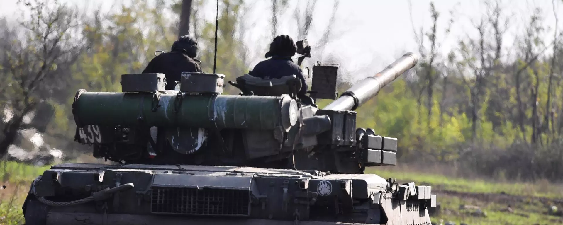 يتم إرسال دبابة تي-80 لإطلاق النار الحي في مواقع القوات المسلحة لأوكرانيا في منطقة دونيتسك - سبوتنيك عربي, 1920, 21.04.2023