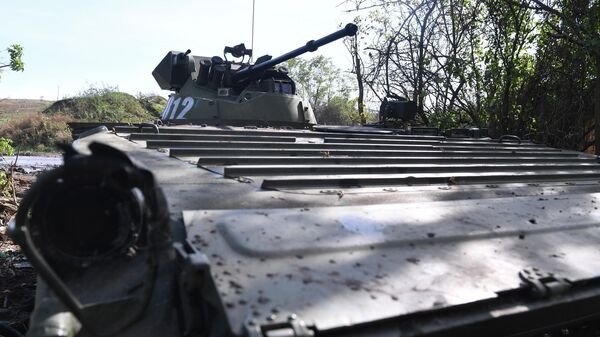 مركبة قتال مشاة BMP-1AM باسورمانين في منطقة العملية العسكرية الخاصة في منطقة دونيتسك - سبوتنيك عربي