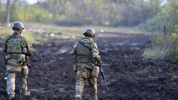 جنود جمهورية لوغانسك الشعبية في منطقة العملية العسكرية الخاصة في منطقة دونيتسك. - سبوتنيك عربي