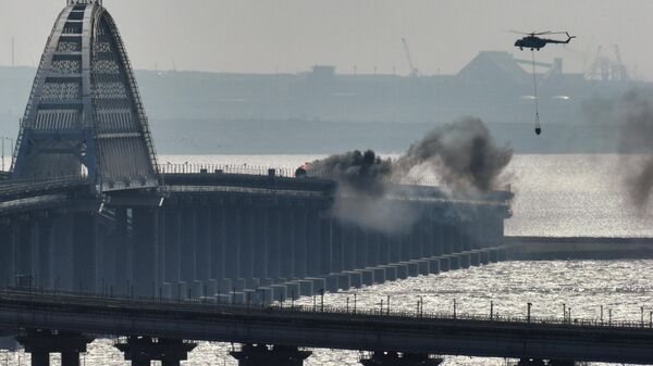 الطوارئ الروسية تعلن إخماد الحريق في صهاريج الوقود على جسر القرم
 - سبوتنيك عربي