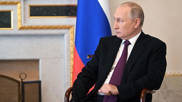 الرئيس الروسي فلاديمير بوتين يلتقي مع الرئيس الإماراتي محمد بن زايد آل نهيان، في موسكو، روسيا
 - سبوتنيك عربي