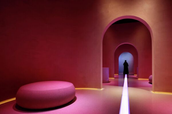 زوار داخل متحف المستقبل في دبي، الإمارات العربية المتحدة،  11 أكتوبر 2022 - سبوتنيك عربي