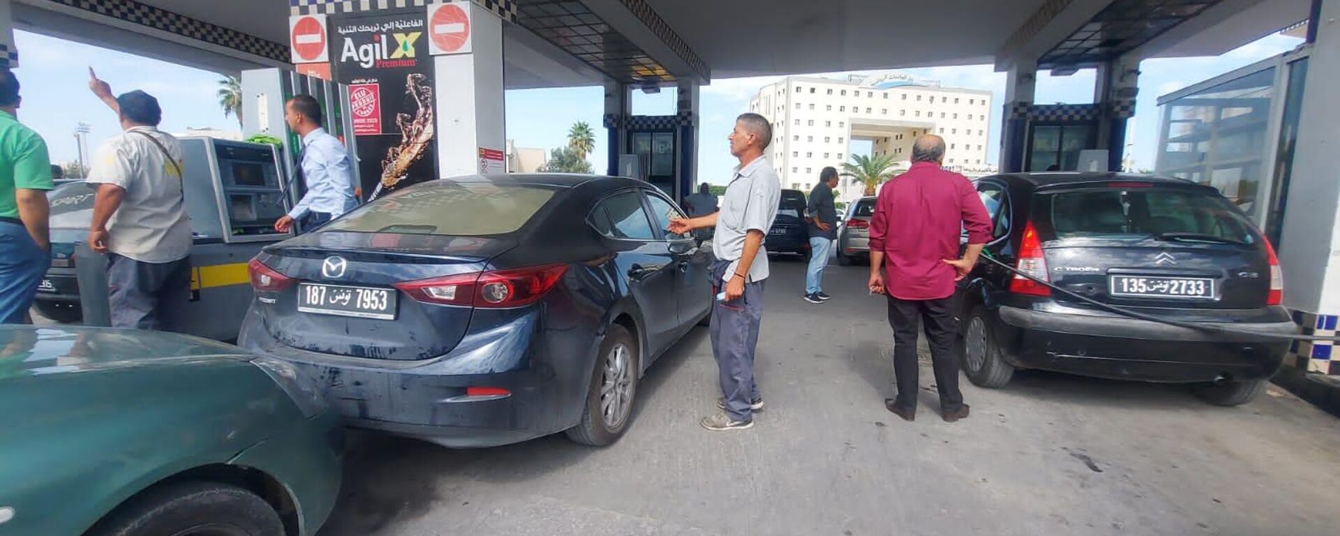  أزمة وقود في تونس تقود أصحاب السيارات إلى الانتظار لساعات في طوابير أمام محطات الوقود - سبوتنيك عربي, 1920, 13.10.2022