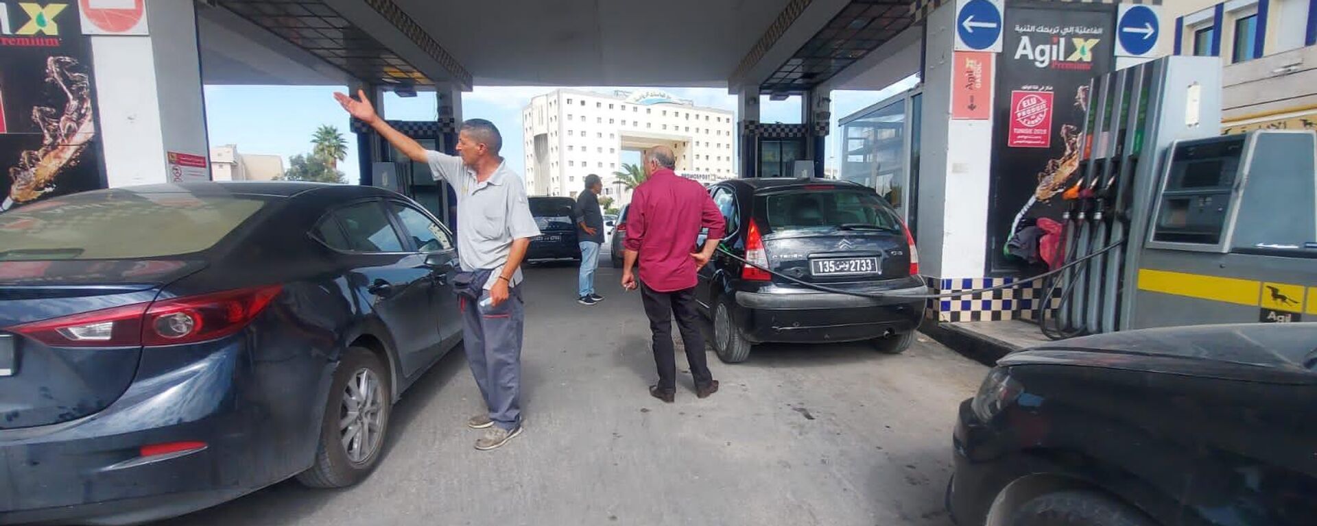  أزمة وقود في تونس تقود أصحاب السيارات إلى الانتظار لساعات في طوابير أمام محطات الوقود - سبوتنيك عربي, 1920, 04.01.2023