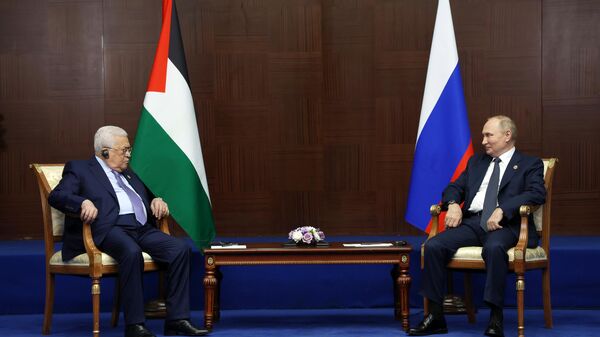 لقاء الرئيس الروسي فلاديمير بوتين بالرئيس الفلسطيني محمود عباس في أستانا - سبوتنيك عربي